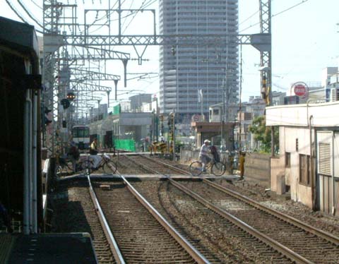 若江岩田駅方向